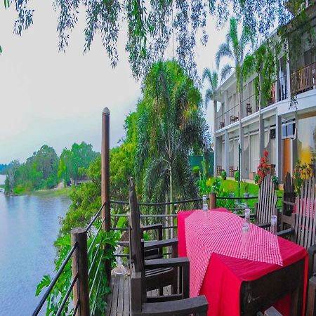 Lake Wind Hotel 티사마하라마 외부 사진