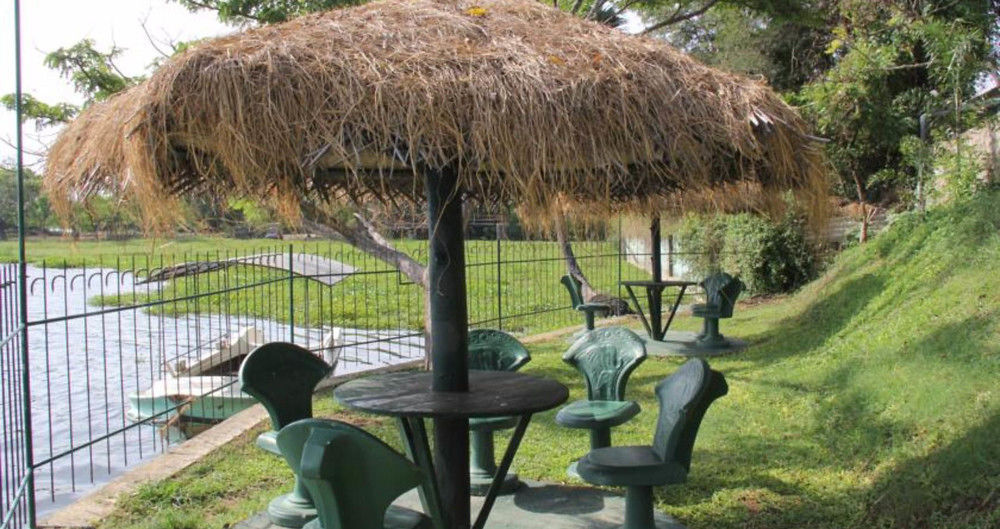Lake Wind Hotel 티사마하라마 외부 사진