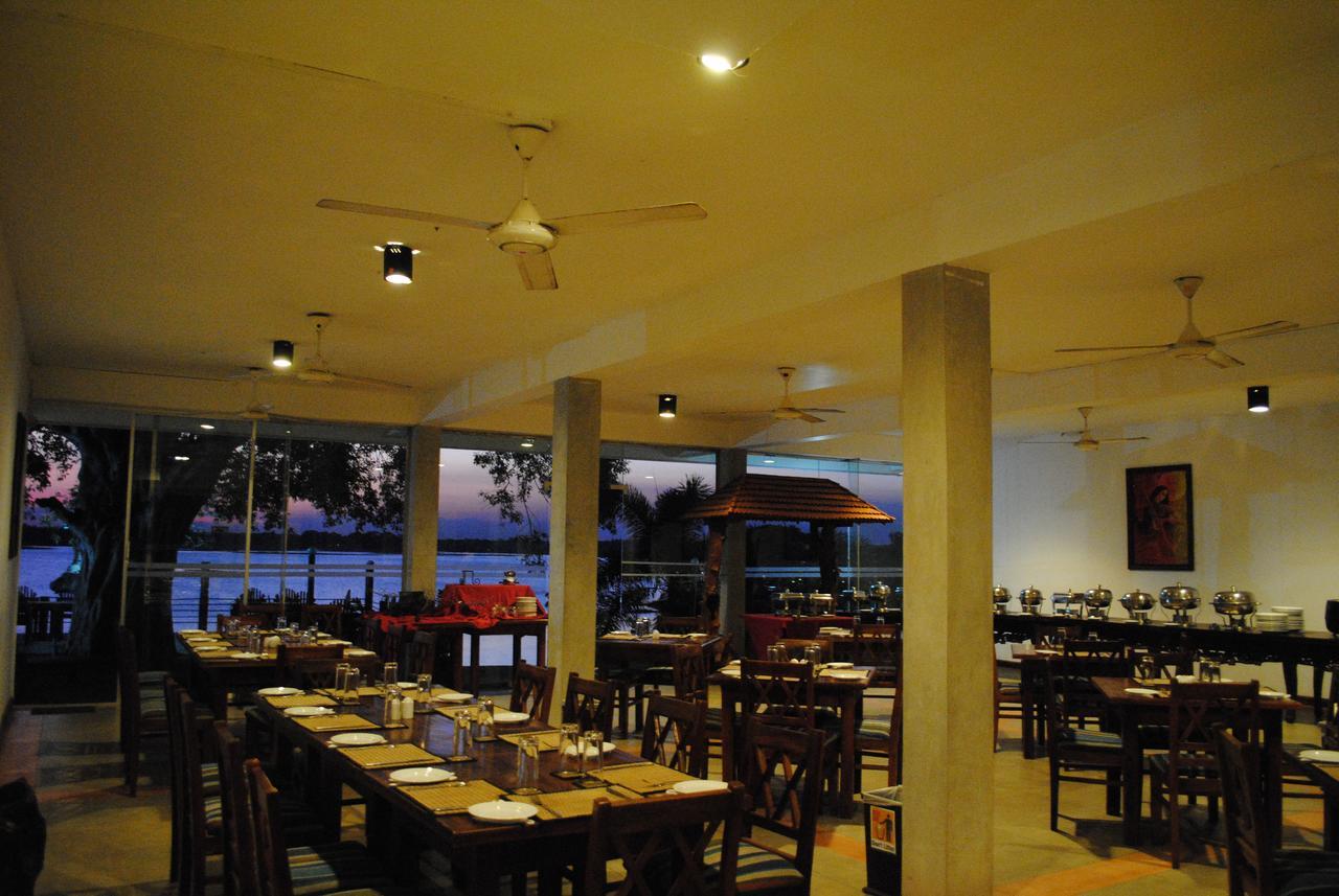 Lake Wind Hotel 티사마하라마 외부 사진