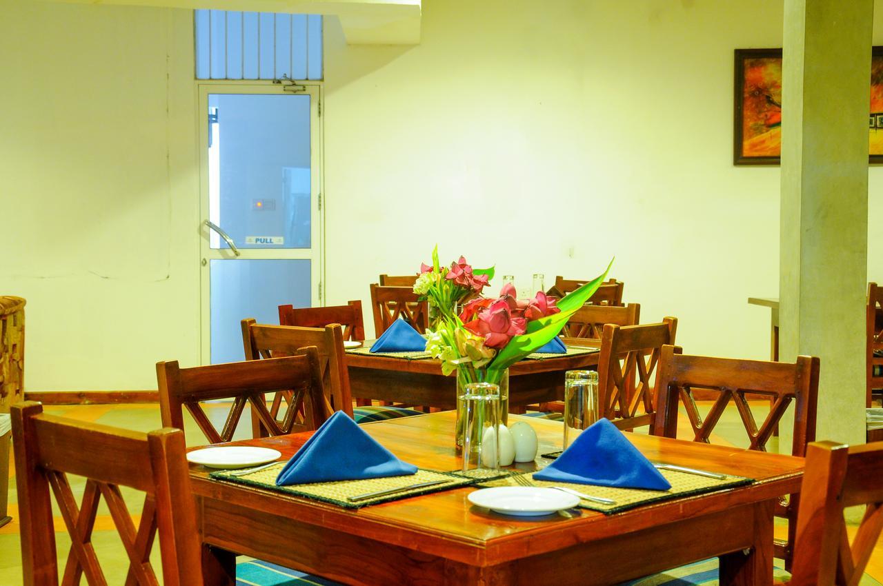 Lake Wind Hotel 티사마하라마 외부 사진