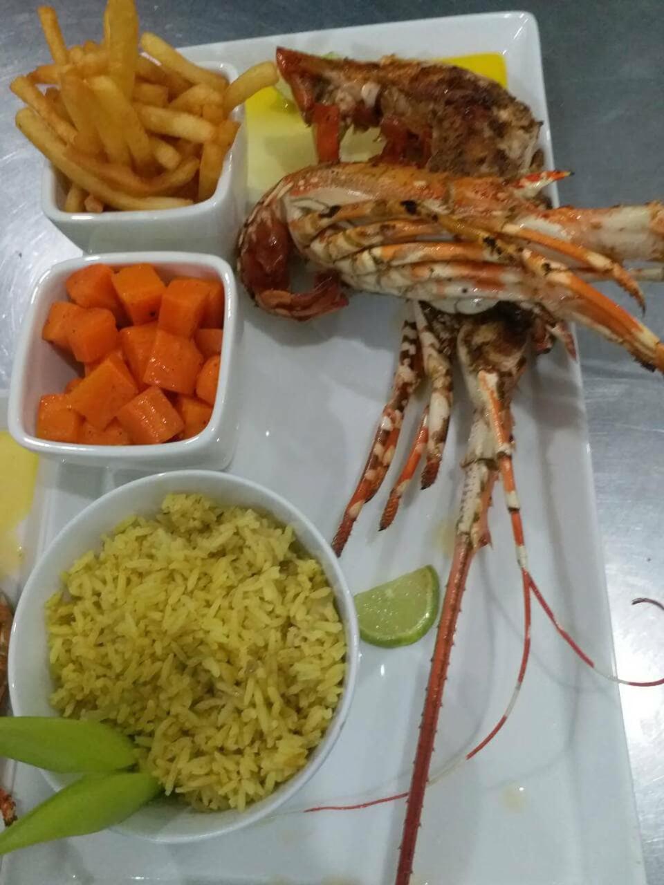 Lake Wind Hotel 티사마하라마 외부 사진