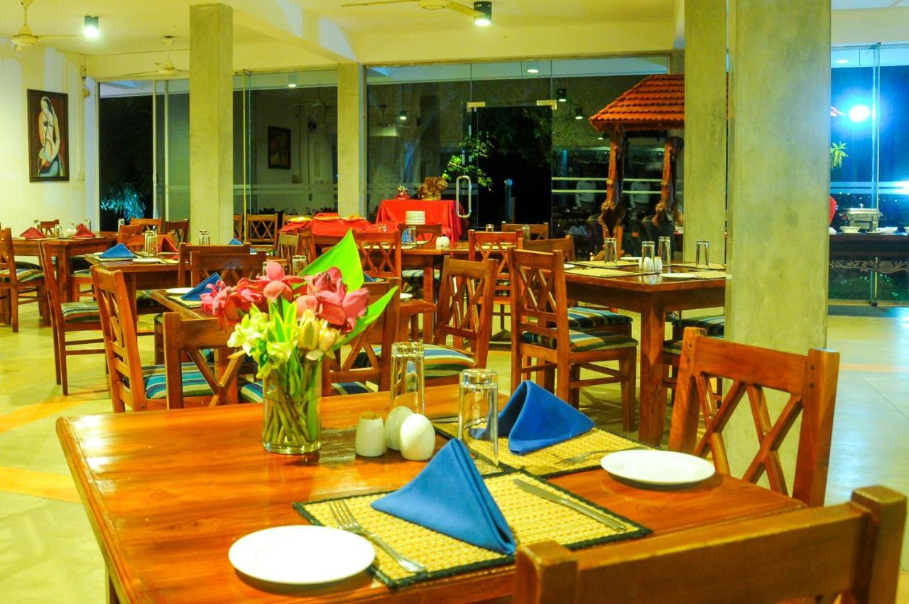 Lake Wind Hotel 티사마하라마 외부 사진