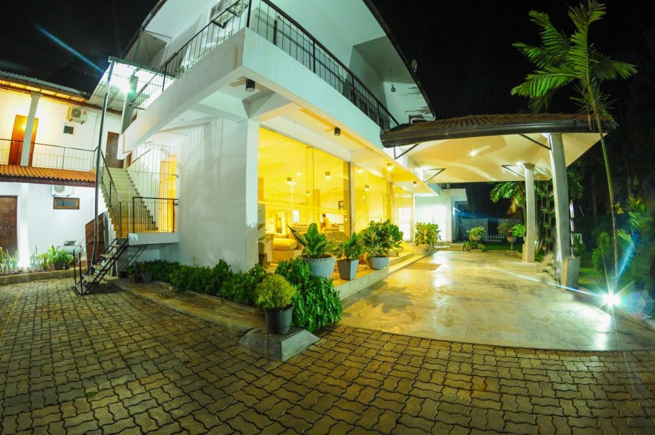 Lake Wind Hotel 티사마하라마 외부 사진